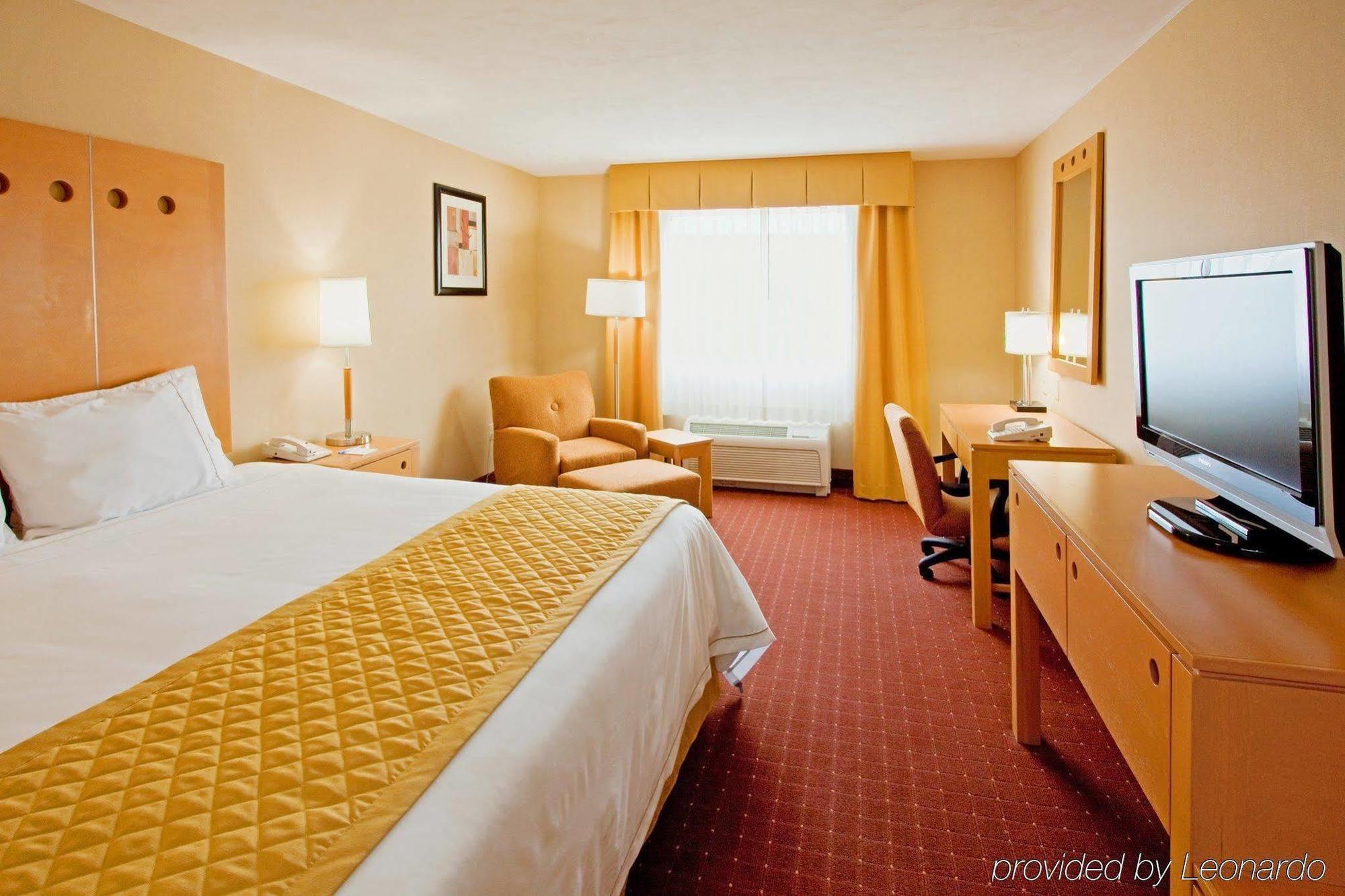 Holiday Inn Express Saltillo Zona Aeropuerto By Ihg Exterior photo